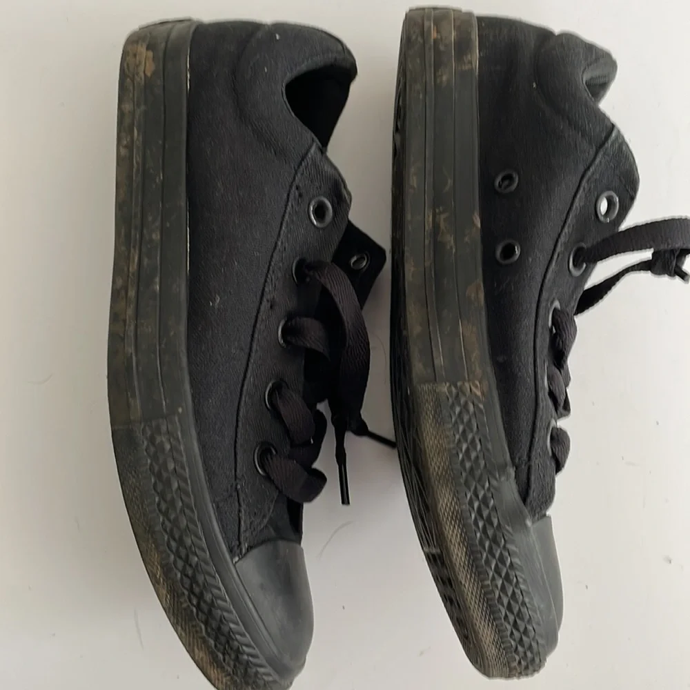 Converse chick Taylors black sneakers size 3 very used